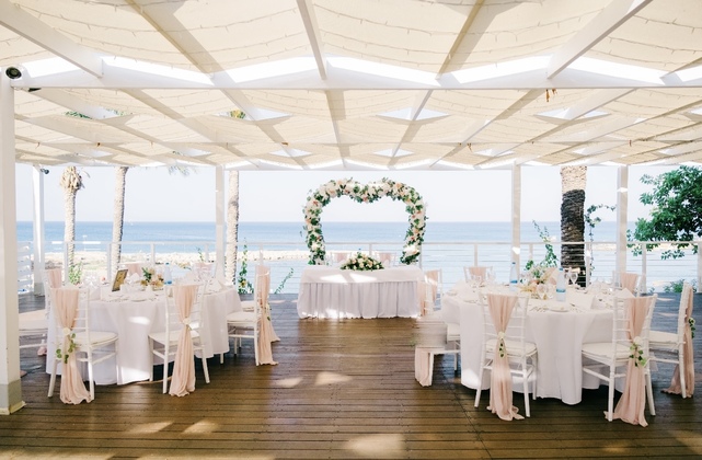 Book your wedding day in Sea View Deck